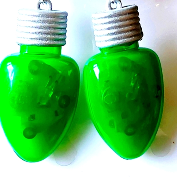 Green Christmas Lights Earrings Light Up Green Light Bulbs Holiday Earrings NWT - Picture 3 of 5